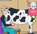 Эльза доит корову